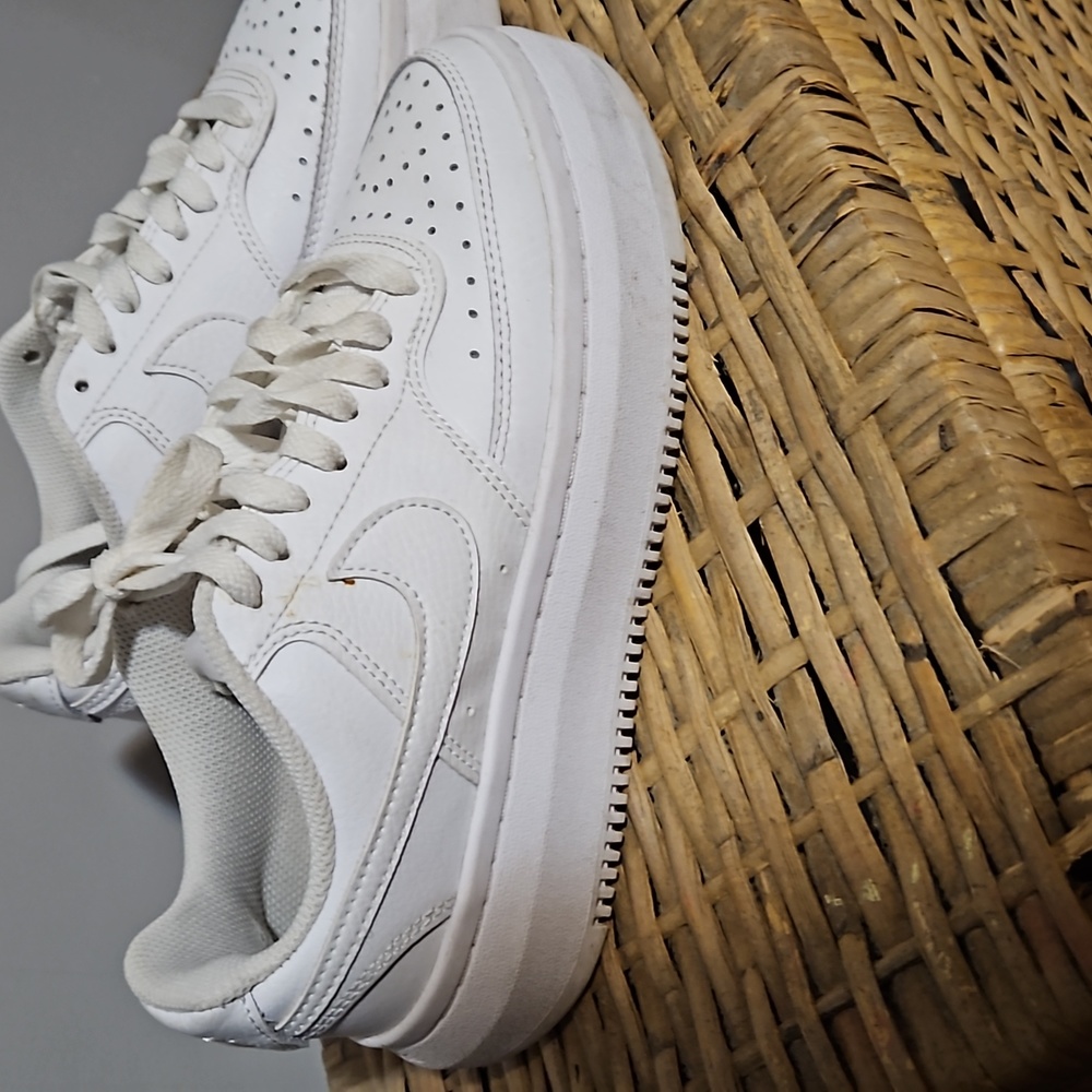 NIKE AIR FORCE - Picture 2 of 3